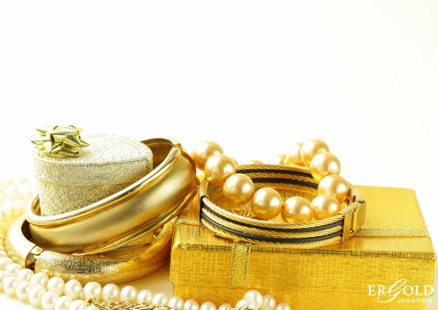 Złota biżuteria - dlaczego to najlepszy prezent dla kobiety?